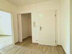 3 Räume plus Einbauküche, Wannenbad und Sonnenloggia, schick renoviert, in Röthenbach a.d. Pegnitz - Diele und AR
