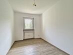 3 Räume plus Einbauküche, Wannenbad und Sonnenloggia, schick renoviert, in Röthenbach a.d. Pegnitz - Kind/Arbeiten
