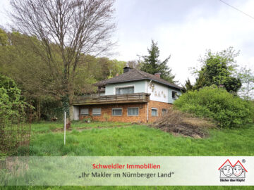 „Dornröschenschlaf“: Großer Bungalow mit Sanierungsbedarf in ruhiger Lage von Hiltpoltstein, 91355 Hiltpoltstein, Haus