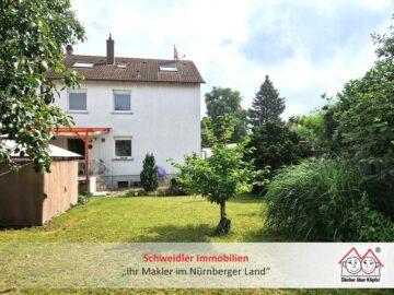 Mehrfamilien-Doppelhaushälfte mit tollem Grundstück und Garage in Röthenbach a.d. Pegnitz, 90552 Röthenbach, Haus