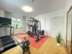 Fitnessraum im Obergeschoss - Absolute Rarität! Imposante Gründerzeit-Villa mit schönem Garten, zentral in Lauf zum Kauf