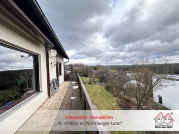 Panorama daheim: Einfamilienhaus mit einzigartigem Fernblick und Garage in Lauf-Günthersbühl, 91207 Lauf, Einfamilienhaus